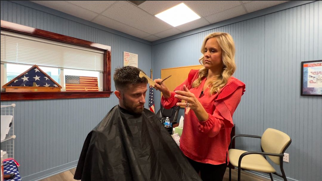 Wisconsin woman gives free haircuts in honor of her dad